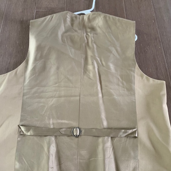 Handsome khaki vest by Express XL - Picture 2 of 4